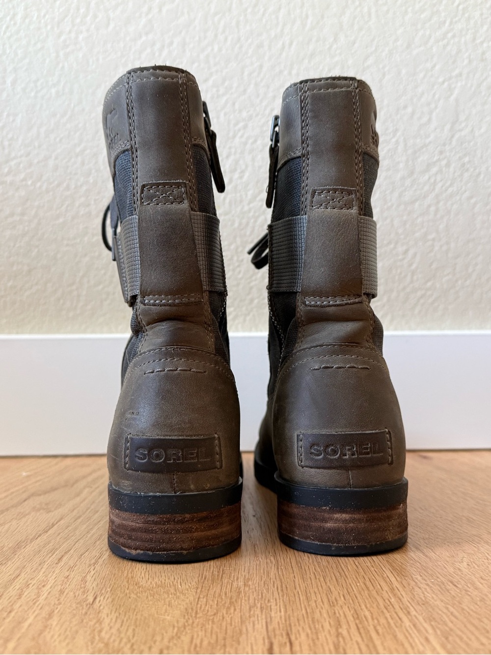 Sorel Emelie Conquest Leather Waterproof Lace Up Boots Gray Brown Size 8 - Picture 6 of 11